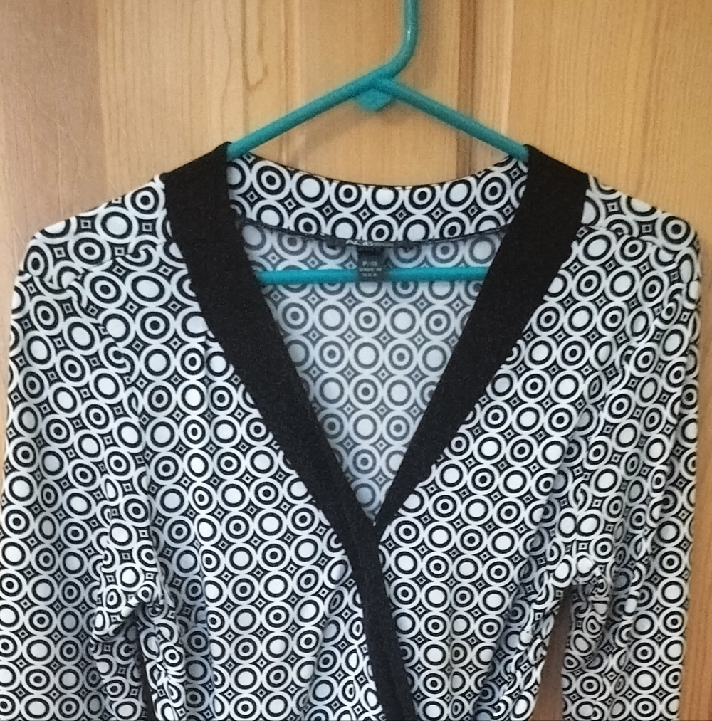 Chic Black and White Geometric Long Sleeve Dress